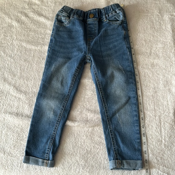 Pair of 2 Shein toddler jeans - Picture 8 of 13